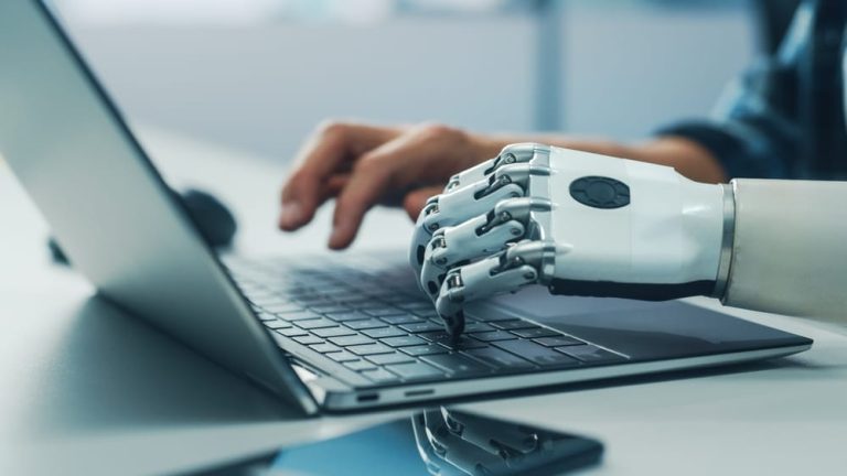 L’avvocato nell’era dell’intelligenza artificiale: ecco come cambia il sapere giuridico