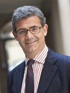 PEDERSOLI CON PIAGGIO NELL’INGRESSO DI TATA SEGUITA DA LEGANCE ED HERBERT SMITH