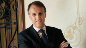 VALENTINO VOLA IN QATAR