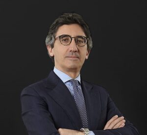 Simmons, con Pisapia apre l’amministrativo