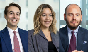 Latham & Watkins nomina tre counsel