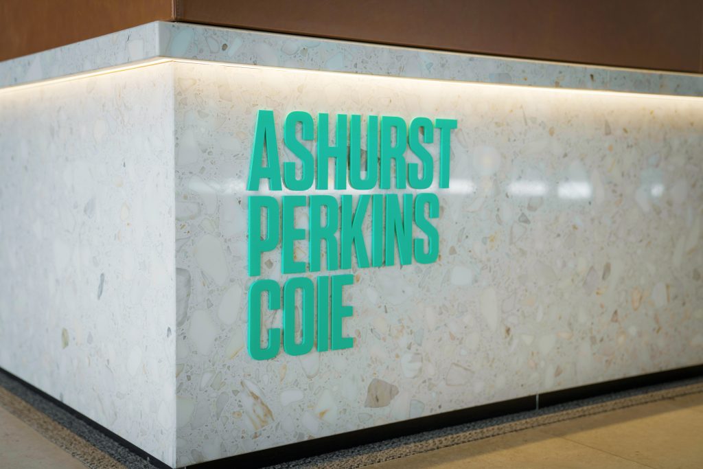 Perkins Coie e Ashurst finalizzano la fusione: nasce Ashurst Perkins Coie